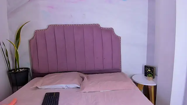 alina-leon online show from 03/15/26, 12:56