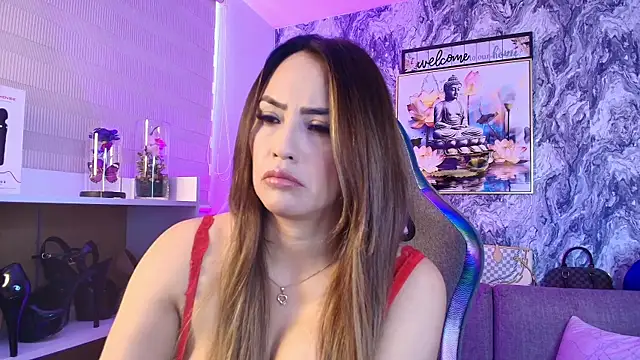 Katalina Alvarezz online show from 04/20/26, 03:57