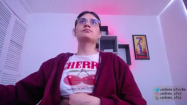 Snapshot of selene_cutie chatting on 04/21/26, 05:08 selene cutie online show from 04/21/26, 05:08