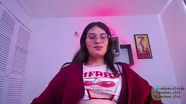 Snapshot of selene_cutie chatting on 04/10/26, 05:42 selene cutie online show from 04/10/26, 05:42