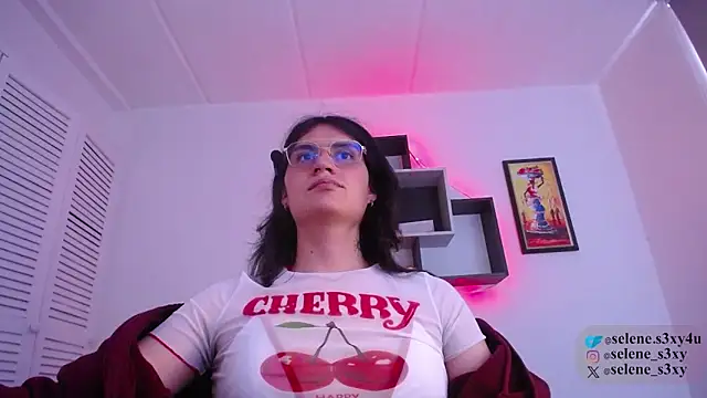 Snapshot of selene_cutie chatting on 04/15/26, 05:06 selene cutie online show from 04/15/26, 05:06