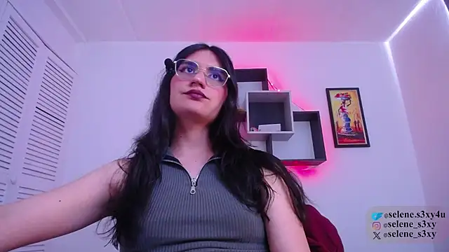 Snapshot of selene_cutie chatting on 04/22/26, 06:36 selene cutie online show from 04/22/26, 06:36