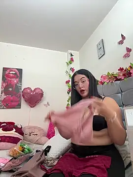 Isabella Roses  online show from 04/17/26, 06:00