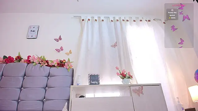 Snapshot of Isabella_Roses_ chatting on 04/13/26, 09:19 Isabella Roses online show from 04/13/26, 09:19