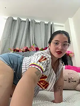 Isabella Roses  online show from 07/06/26, 01:45