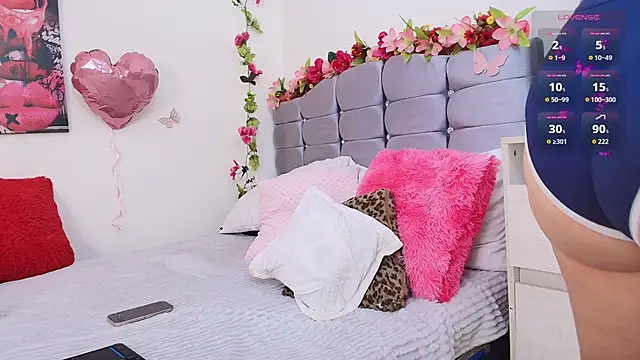 Snapshot of Isabella_Roses_ chatting on 04/07/26, 02:35 Isabella Roses online show from 04/07/26, 02:35