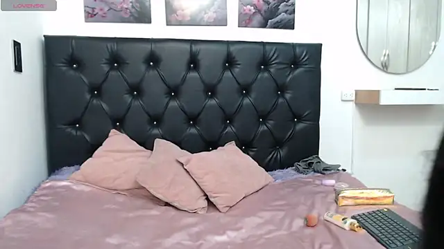 Snapshot of Tamar4_f00x chatting on 04/14/26, 04:45 Tamar4 f00x online show from 04/14/26, 04:45