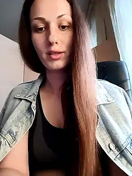 Snapshot of LunaCrystall chatting on 04/04/26, 04:13 LunaCrystall online show from 04/04/26, 04:13