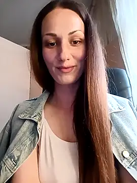 Snapshot of LunaCrystall chatting on 04/10/26, 04:14 LunaCrystall online show from 04/10/26, 04:14