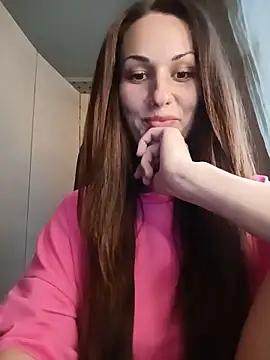 Snapshot of LunaCrystall chatting on 06/02/26, 04:07 LunaCrystall online show from 06/02/26, 04:07