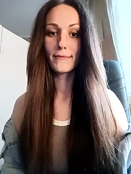 Snapshot of LunaCrystall chatting on 04/13/26, 04:00 LunaCrystall online show from 04/13/26, 04:00