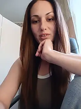 Snapshot of LunaCrystall chatting on 06/17/26, 03:55 LunaCrystall online show from 06/17/26, 03:55
