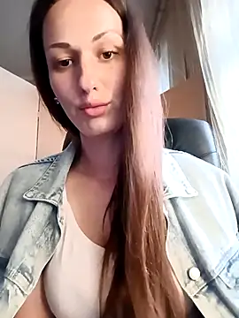 Snapshot of LunaCrystall chatting on 04/07/26, 04:20 LunaCrystall online show from 04/07/26, 04:20