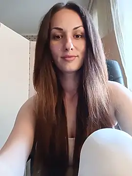 Snapshot of LunaCrystall chatting on 06/11/26, 04:04 LunaCrystall online show from 06/11/26, 04:04