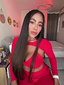 Snapshot of SaraValentina11 chatting on 04/14/26, 07:30 SaraValentina11 online show from 04/14/26, 07:30