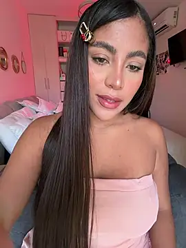 Snapshot of SaraValentina11 chatting on 03/31/26, 05:04 SaraValentina11 online show from 03/31/26, 05:04