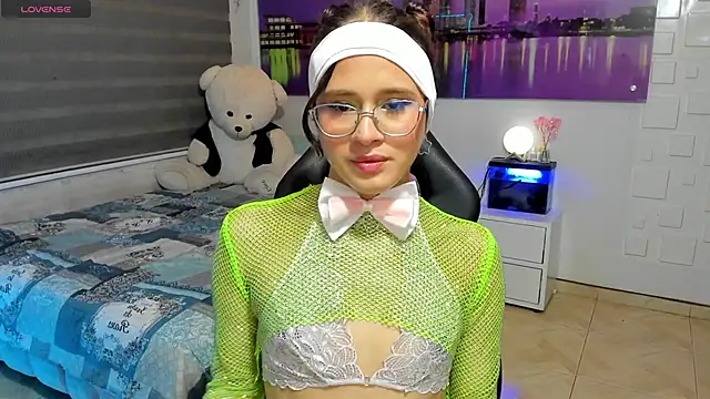 Snapshot of valentinna_sexy_ chatting on 05/21/26, 03:15 valentinna sexy online show from 05/21/26, 03:15