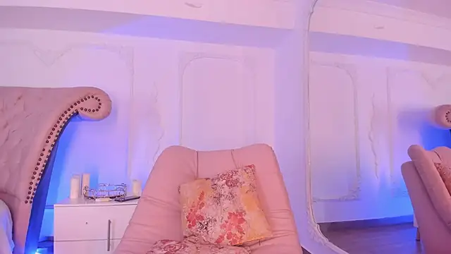 LucianaBlanco  online show from 05/05/26, 08:34