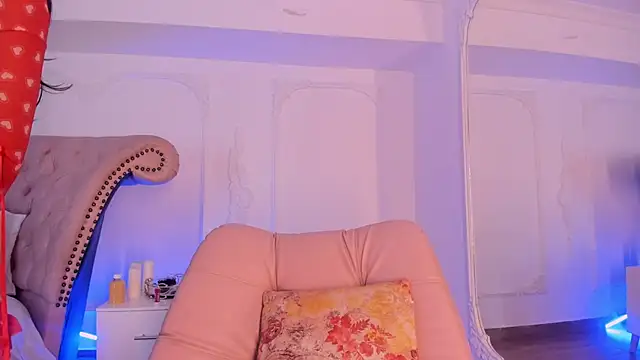 LucianaBlanco  online show from 05/17/26, 02:39