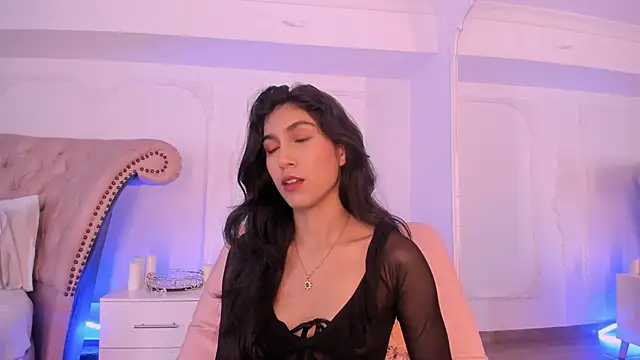 LucianaBlanco  online show from 05/19/26, 09:00