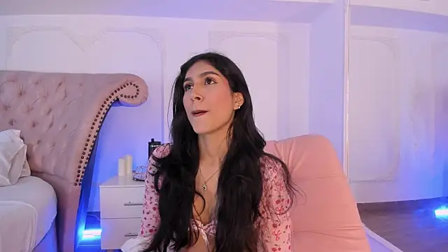Snapshot of LucianaBlanco_ chatting on 06/15/26, 08:41 LucianaBlanco online show from 06/15/26, 08:41