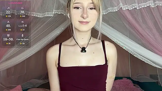Snapshot of OnlyEva1 chatting on 06/26/26, 10:43 OnlyEva1 online show from 06/26/26, 10:43