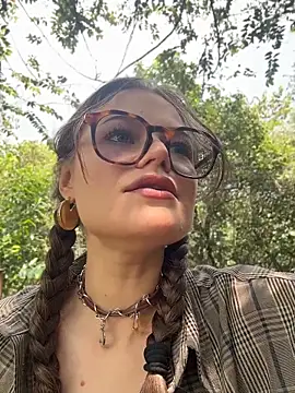 Snapshot of Tallulah_Kinky chatting on 06/18/26, 04:56 Tallulah Kinky online show from 06/18/26, 04:56