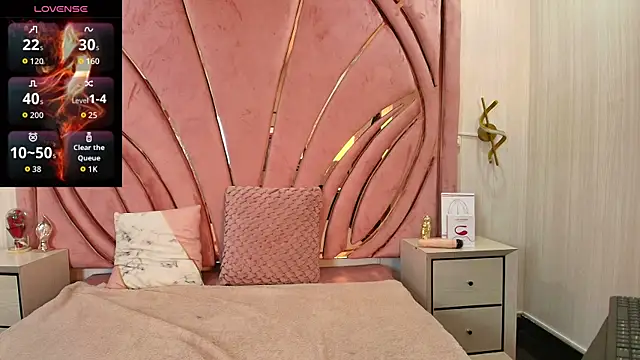 Snapshot of Helenn_Moore chatting on 04/13/26, 12:53 Helenn Moore online show from 04/13/26, 12:53