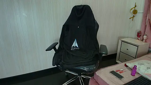 Snapshot of Helenn_Moore chatting on 04/08/26, 12:28 Helenn Moore online show from 04/08/26, 12:28