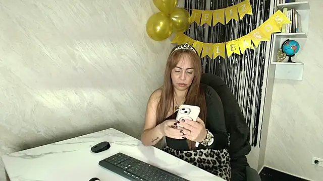 Snapshot of Helenn_Moore chatting on 04/10/26, 01:51 Helenn Moore online show from 04/10/26, 01:51