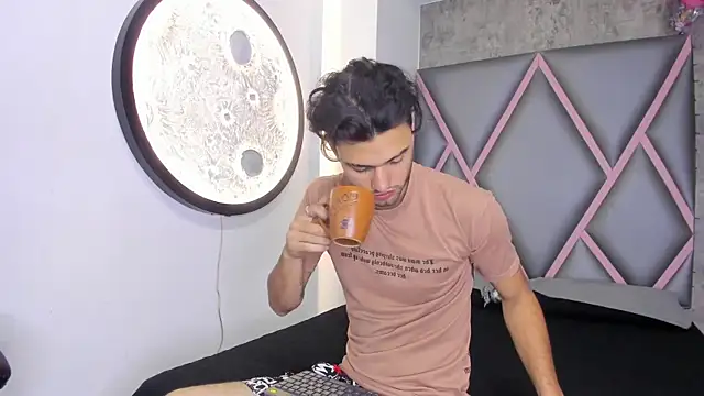 Wolf Kitty online show from 04/07/26, 11:34