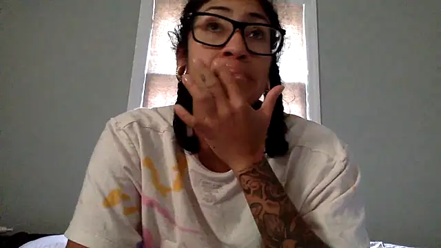 Snapshot of LatinaLoka chatting on 03/21/26, 01:59 LatinaLoka online show from 03/21/26, 01:59