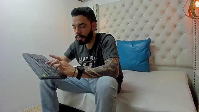 JEAN LEWIS2 online show from 04/21/26, 01:42