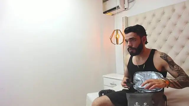 JEAN LEWIS2 online show from 04/23/26, 08:32