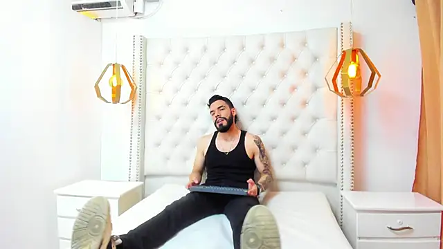 JEAN LEWIS2 online show from 04/17/26, 07:38