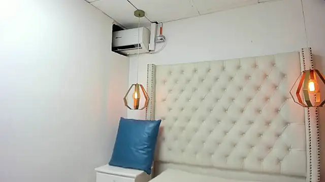 JEAN LEWIS2 online show from 04/14/26, 07:19