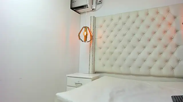 JEAN LEWIS2 online show from 04/22/26, 07:20