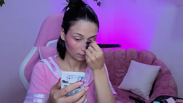 Snapshot of miss__madison chatting on 03/17/26, 10:24 miss madison online show from 03/17/26, 10:24