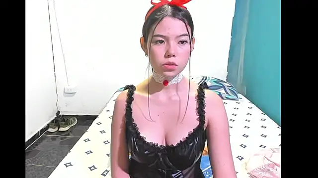 Snapshot of Draculaura_X chatting on 07/05/26, 02:05 Draculaura X online show from 07/05/26, 02:05