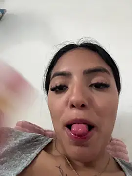 sylphiee  online show from 03/26/26, 05:22