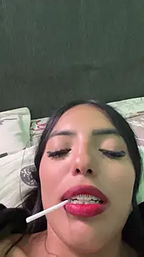 sylphiee  online show from 04/04/26, 06:20