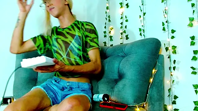 Snapshot of Andrea_Nx chatting on 04/11/26, 01:13 Andrea Nx online show from 04/11/26, 01:13