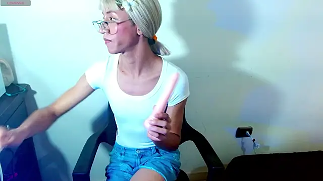 Snapshot of Andrea_Nx chatting on 03/30/26, 07:37 Andrea Nx online show from 03/30/26, 07:37