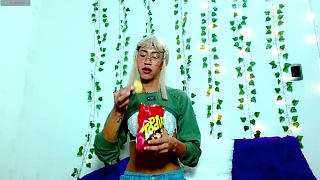 Snapshot of Andrea_Nx chatting on 04/06/26, 06:42 Andrea Nx online show from 04/06/26, 06:42