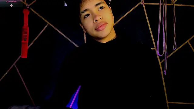 Snapshot of Lee_Colee chatting on 05/24/26, 01:16 Lee Colee online show from 05/24/26, 01:16