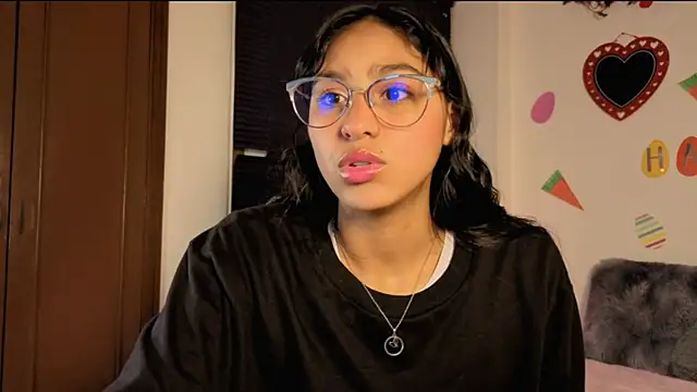 Snapshot of PaulaCutexs chatting on 04/10/26, 03:13 PaulaCutexs online show from 04/10/26, 03:13