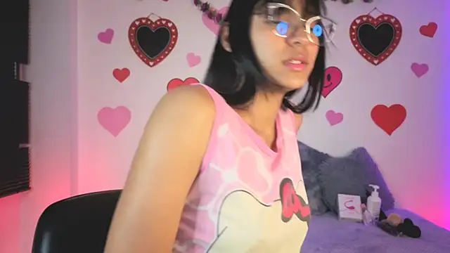 Snapshot of PaulaCutexs chatting on 03/15/26, 01:45 PaulaCutexs online show from 03/15/26, 01:45