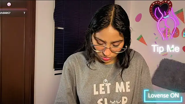 Snapshot of PaulaCutexs chatting on 04/14/26, 03:22 PaulaCutexs online show from 04/14/26, 03:22