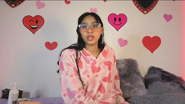 Snapshot of PaulaCutexs chatting on 03/21/26, 08:19 PaulaCutexs online show from 03/21/26, 08:19