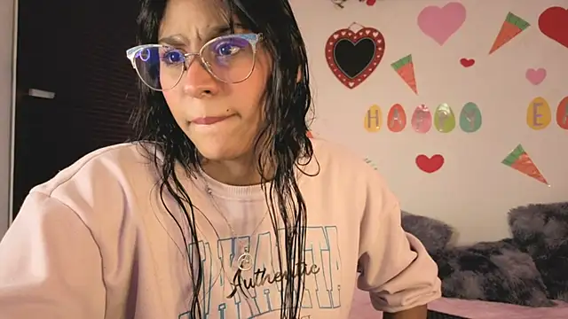 Snapshot of PaulaCutexs chatting on 04/06/26, 04:46 PaulaCutexs online show from 04/06/26, 04:46